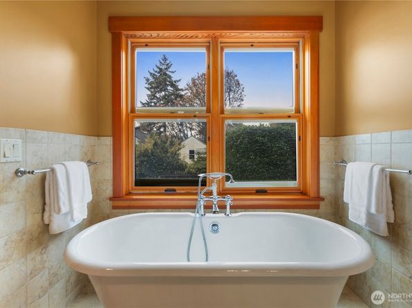 2563 Perkins Lane W, Seattle WA 98199