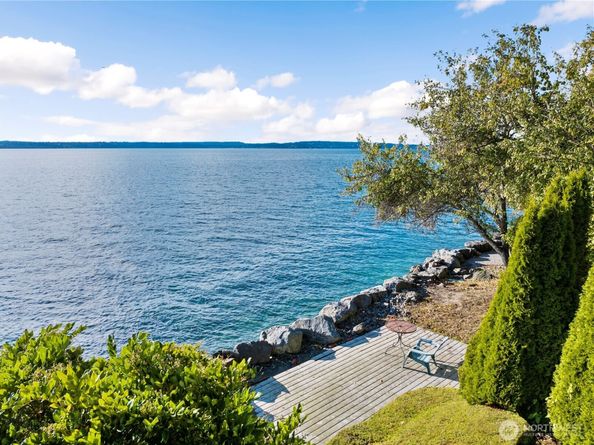 2563 Perkins Lane W, Seattle WA 98199