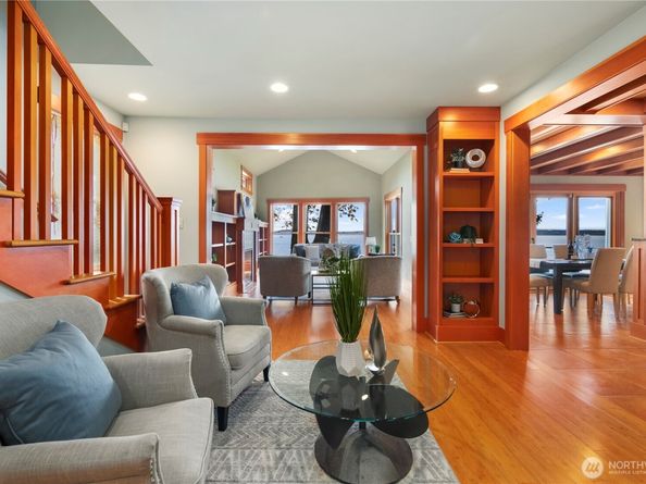 2563 Perkins Lane W, Seattle WA 98199