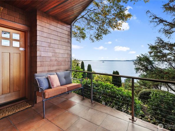 2563 Perkins Lane W, Seattle WA 98199