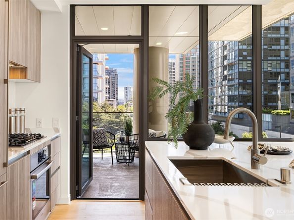 10232 NE 10th Street 509, Bellevue WA 98004