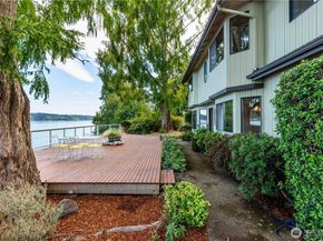3737 Bahia Vista Drive NE, Bremerton WA 98310
