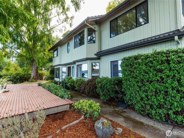 3737 Bahia Vista Drive NE, Bremerton WA 98310