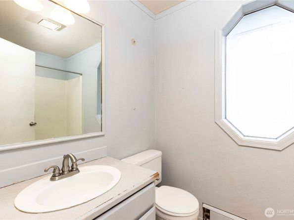 3737 Bahia Vista Drive NE, Bremerton WA 98310