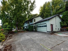 3737 Bahia Vista Drive NE, Bremerton WA 98310