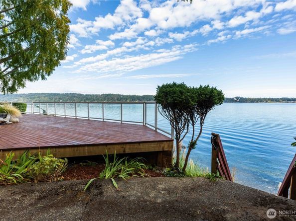 3737 Bahia Vista Drive NE, Bremerton WA 98310