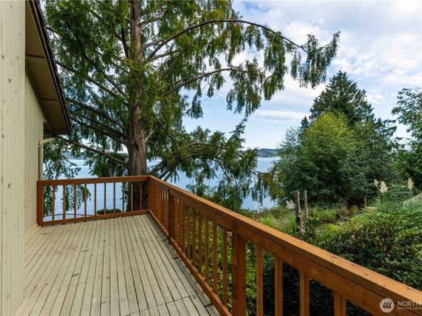 3737 Bahia Vista Drive NE, Bremerton WA 98310