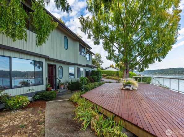 3737 Bahia Vista Drive NE, Bremerton WA 98310