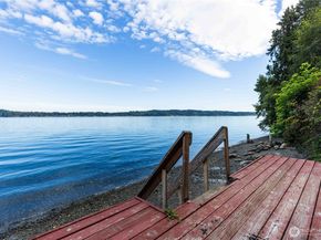 3737 Bahia Vista Drive NE, Bremerton WA 98310