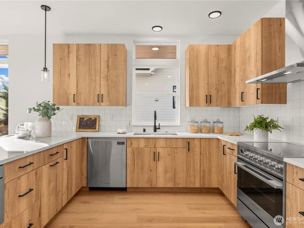 1704 A N 47th Street, Seattle WA 98103
