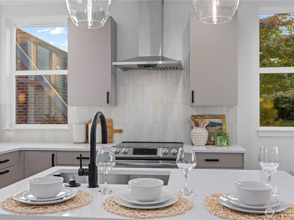 1704 A N 47th Street, Seattle WA 98103