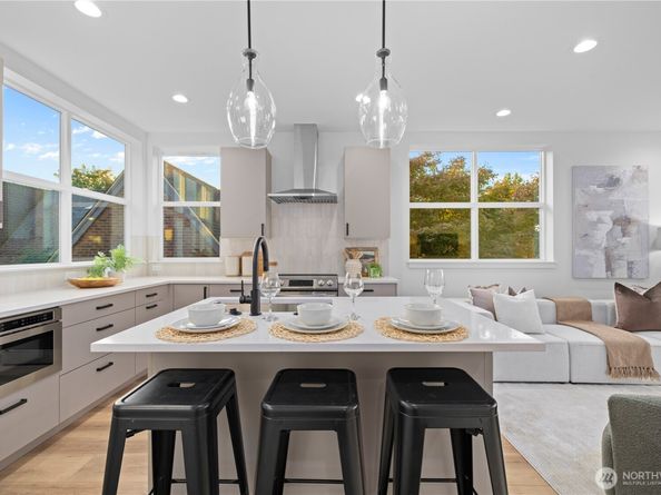 1704 A N 47th Street, Seattle WA 98103