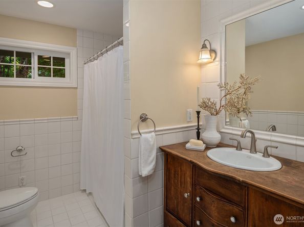 7557 44th Avenue NE, Seattle WA 98115