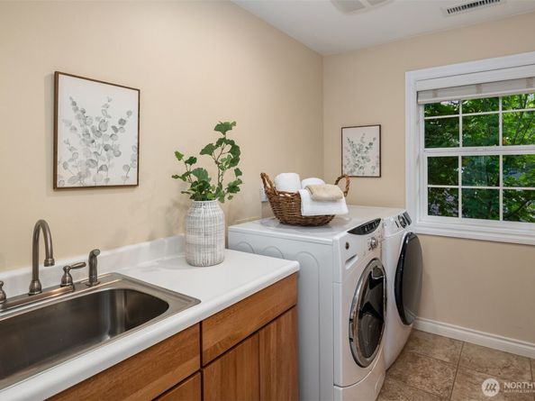 7557 44th Avenue NE, Seattle WA 98115