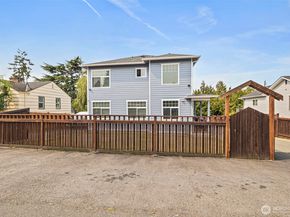 10821 Crestwood Drive S, Seattle WA 98178