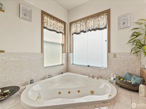 10821 Crestwood Drive S, Seattle WA 98178