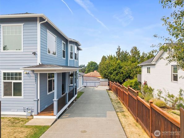 10821 Crestwood Drive S, Seattle WA 98178