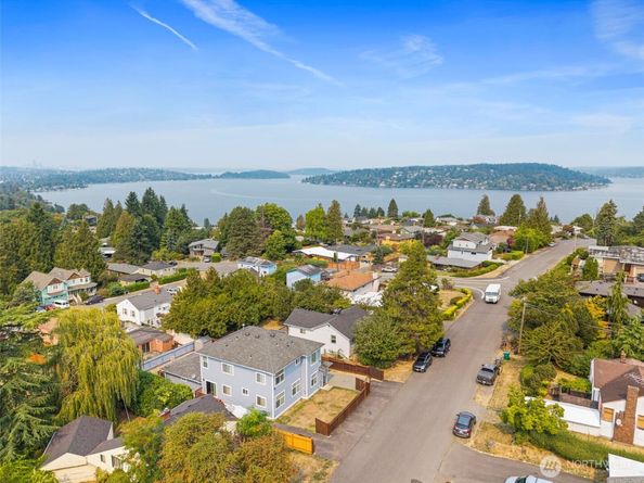 10821 Crestwood Drive S, Seattle WA 98178