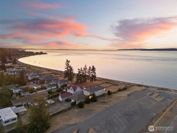 8668 NE Point No Point Road, Hansville WA 98340