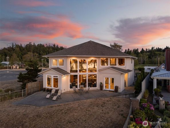 8668 NE Point No Point Road, Hansville WA 98340