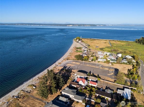 8668 NE Point No Point Road, Hansville WA 98340