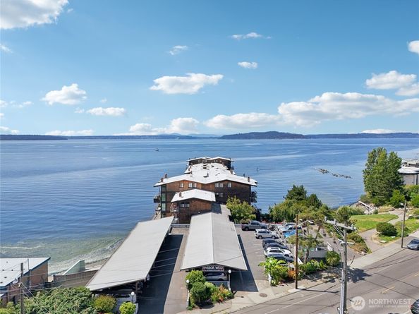 3717 Beach Drive SW 316, Seattle WA 98116
