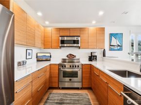 3717 Beach Drive SW 316, Seattle WA 98116