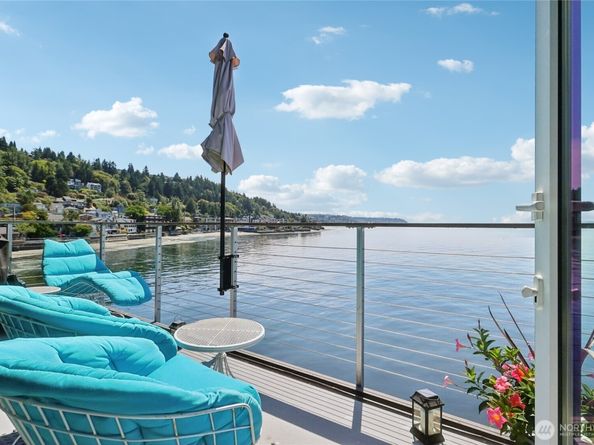 3717 Beach Drive SW 316, Seattle WA 98116