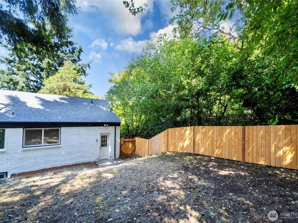 2874 30th Avenue W, Seattle WA 99819