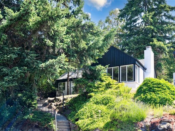 2874 30th Avenue W, Seattle WA 99819