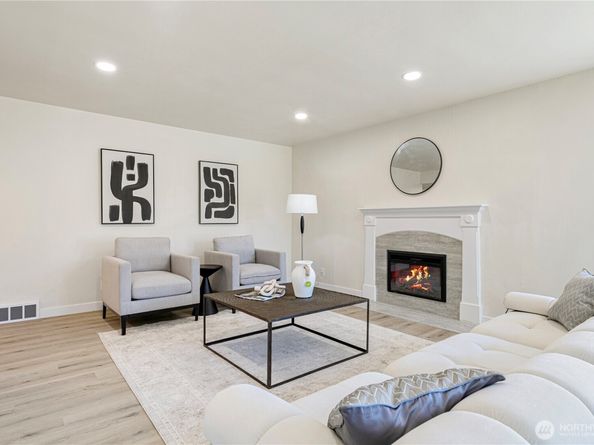 2874 30th Avenue W, Seattle WA 99819