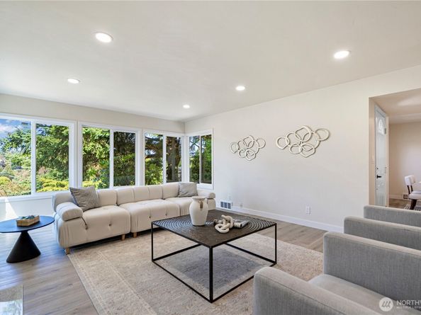 2874 30th Avenue W, Seattle WA 99819
