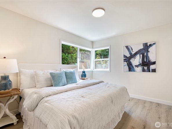 2874 30th Avenue W, Seattle WA 99819