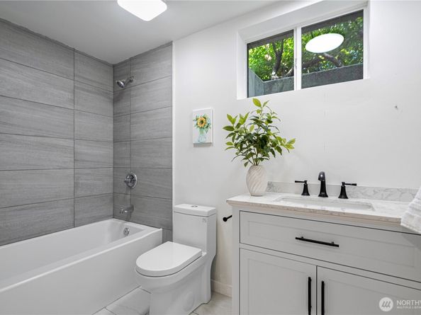 2874 30th Avenue W, Seattle WA 99819