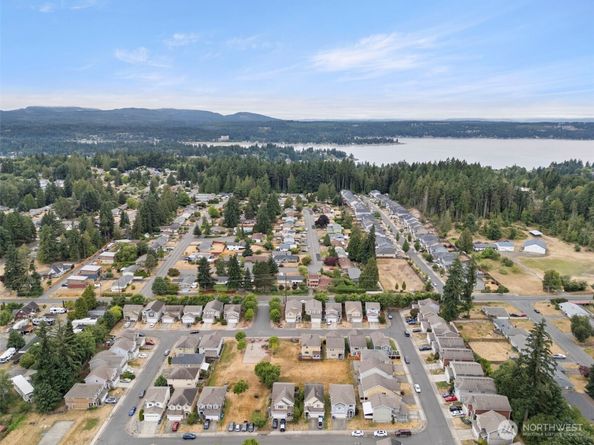 3821 Earendel Avenue, Bremerton WA 98310