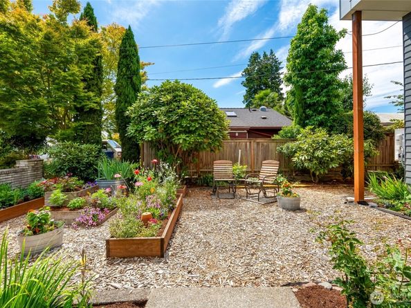 10045 9th Avenue SW, Seattle WA 98146