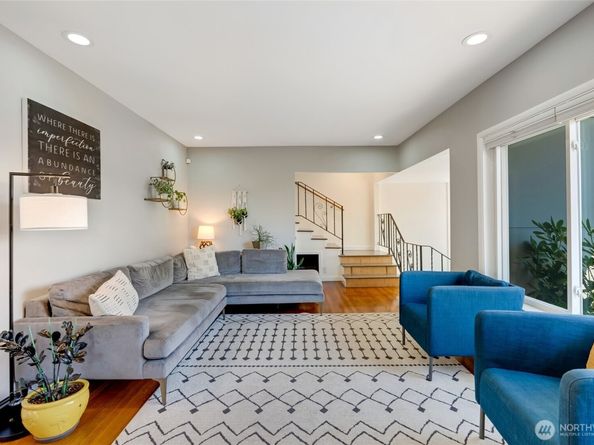 10045 9th Avenue SW, Seattle WA 98146