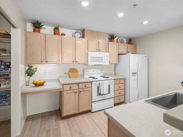 22511 SE 37th Terrace 1409, Issaquah WA 98029