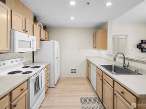 22511 SE 37th Terrace 1409, Issaquah WA 98029