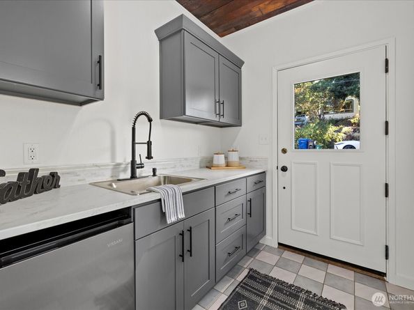 6441 23rd Ave S, Seattle WA 98108