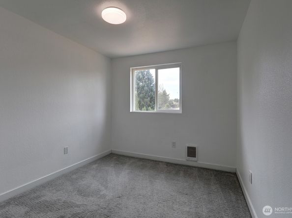 23202 115th Avenue SE, Kent WA 98031