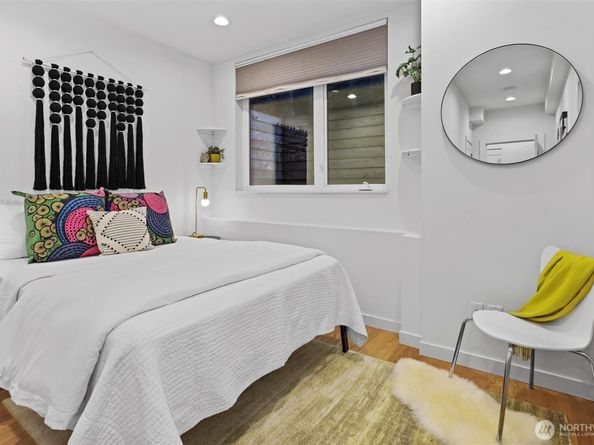 609 15th Avenue E, Seattle WA 98112