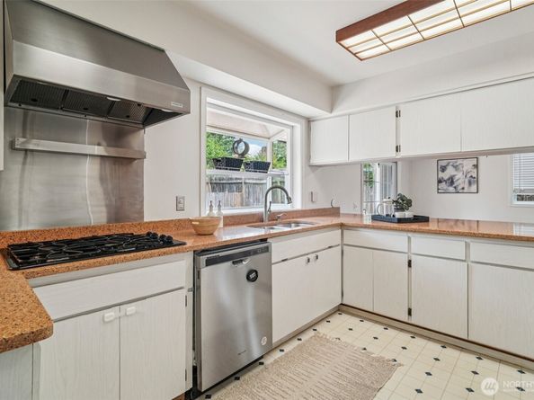 7123 192nd Place SW, Lynnwood WA 98036