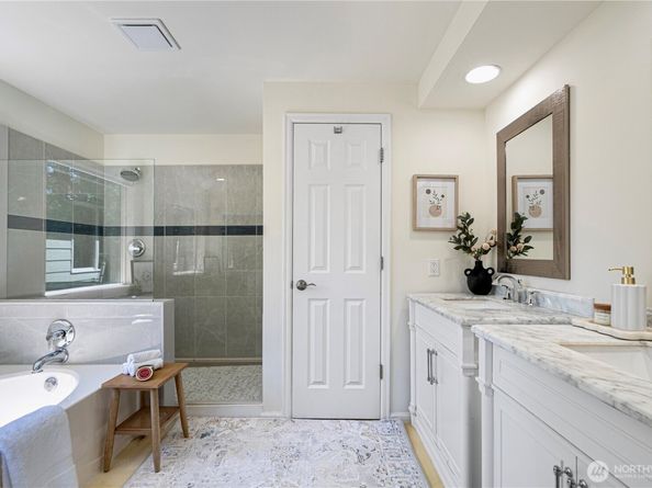 25133 SE 43rd Place, Sammamish WA 98029