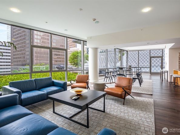 909 5th Avenue 2105, Seattle WA 98164