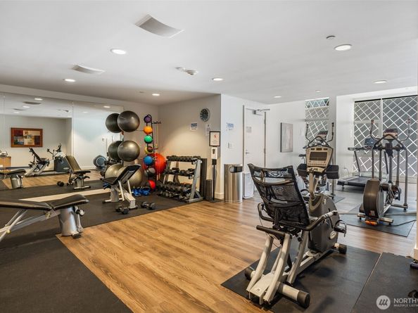 909 5th Avenue 2105, Seattle WA 98164