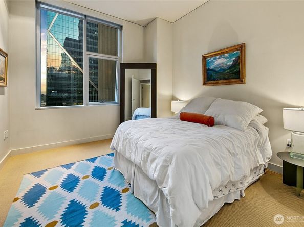 909 5th Avenue 2105, Seattle WA 98164