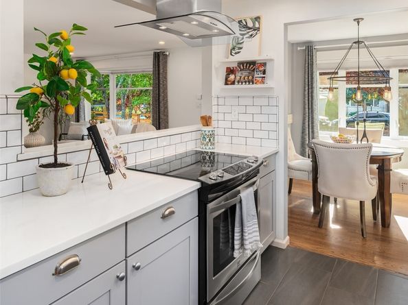 6040 49th Avenue SW, Seattle WA 98136