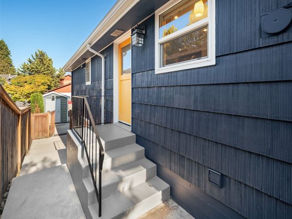 6040 49th Avenue SW, Seattle WA 98136