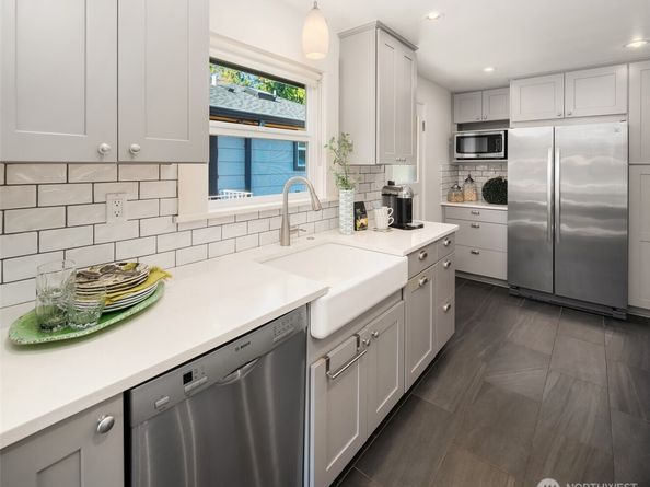 6040 49th Avenue SW, Seattle WA 98136